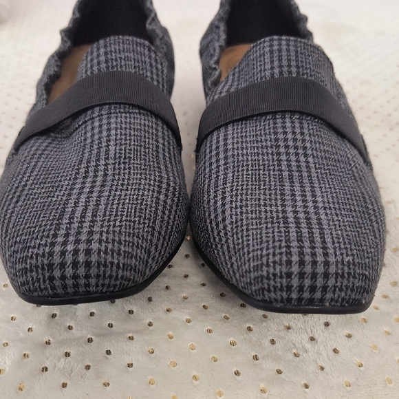 Clarks Houndstooth Plaid Grey Slip-On Classic Loafer Square Toe Flats - Picture 7 of 9